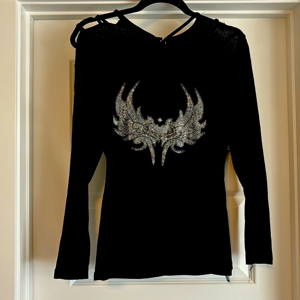 Cute cut out long sleeve tee size medium